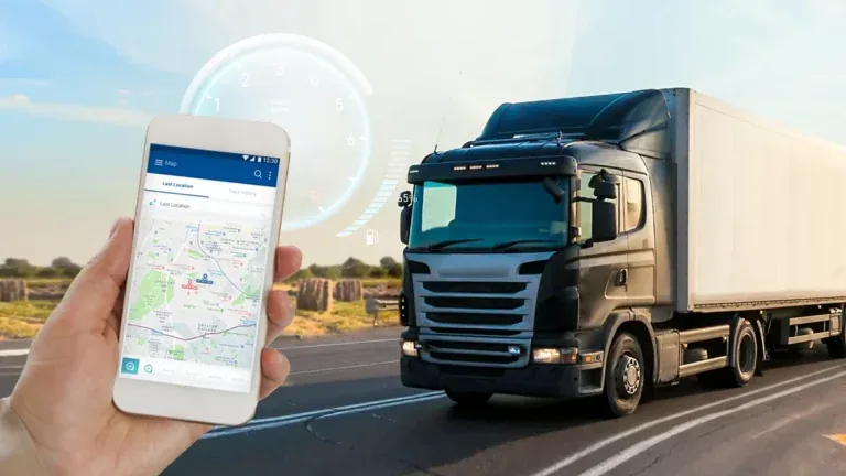 Teléfono con un mapa junto a un camión en la carretera